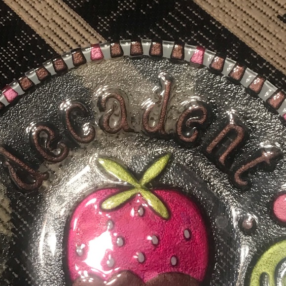 2009 Decadent 11" Glass Plate Chocolate Strawberry - Picture 15 of 16